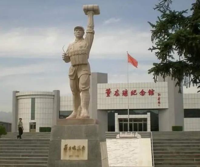 董存瑞