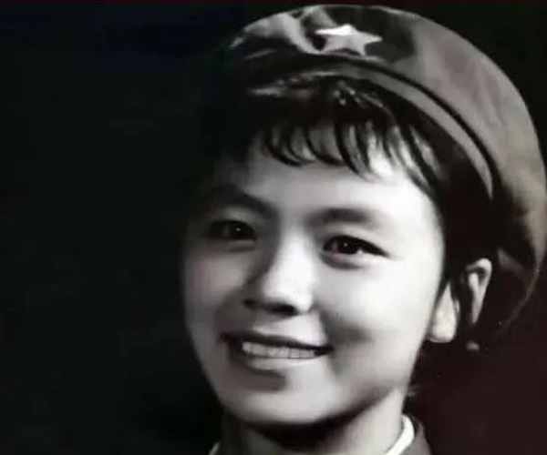 美丽女兵艰辛入伍四年无军籍，提干一月后成为我军牺牲的唯一女兵