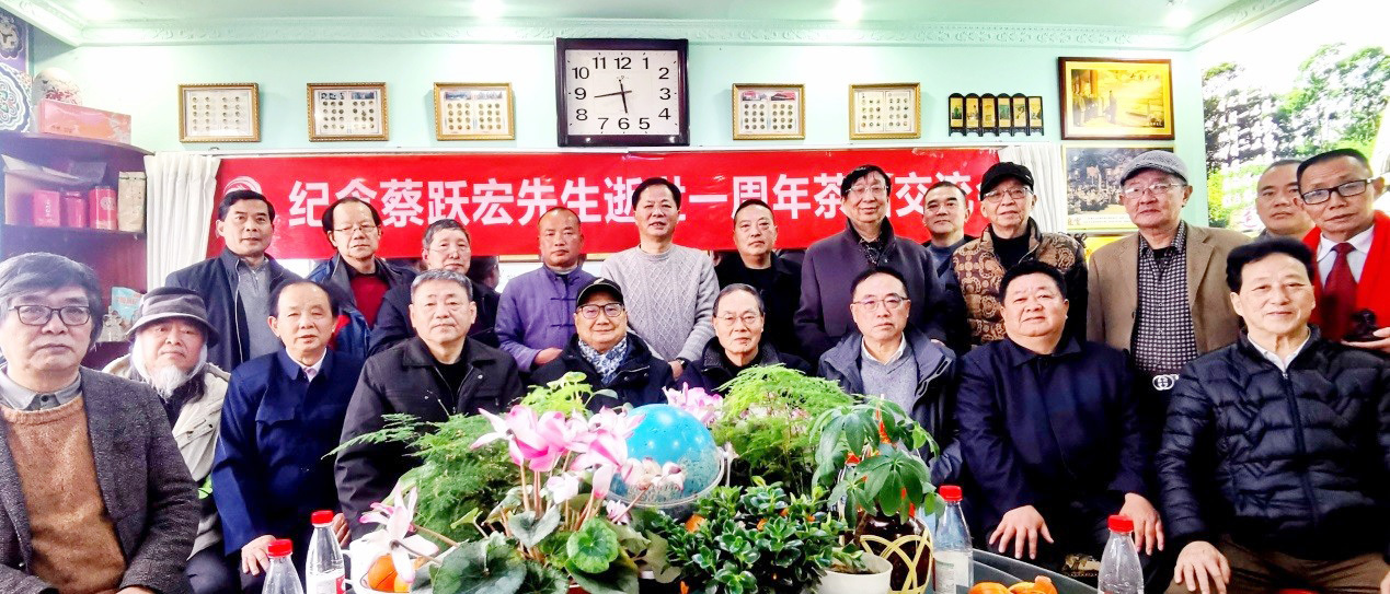 他走了，火凤凰仍在盘旋