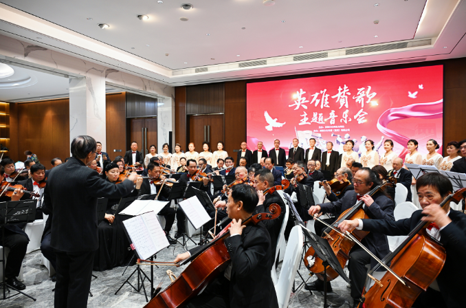 重庆：弘扬伟大抗战精神暨纪念毛泽东诞辰132周年主题音乐会举行